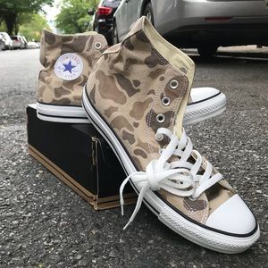 Converse Camo High’s brand new never worn size 10